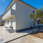 Willa Ketty Luxury House Near By Guide *