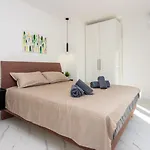 Ketty Luxury House Near By Guide