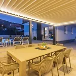 Ketty Luxury House Near By Guide Willa *