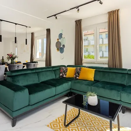 Villa Ketty Luxury House Near By Guide
