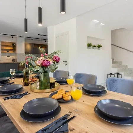 Ketty Luxury House Near By Guide Villa