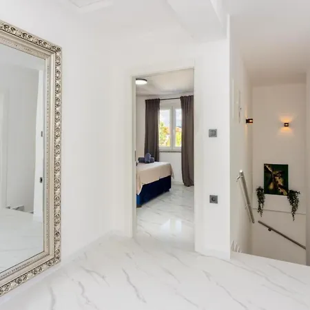 Ketty Luxury House Near By Guide
