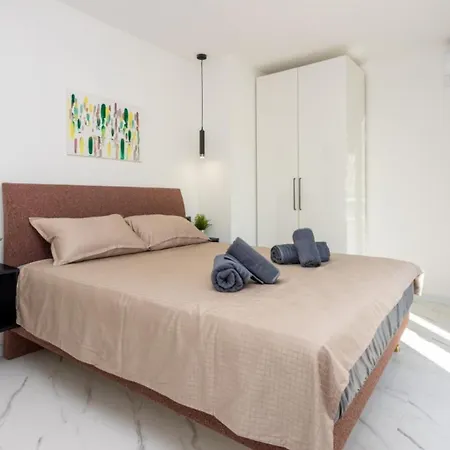 Ketty Luxury House Near By Guide