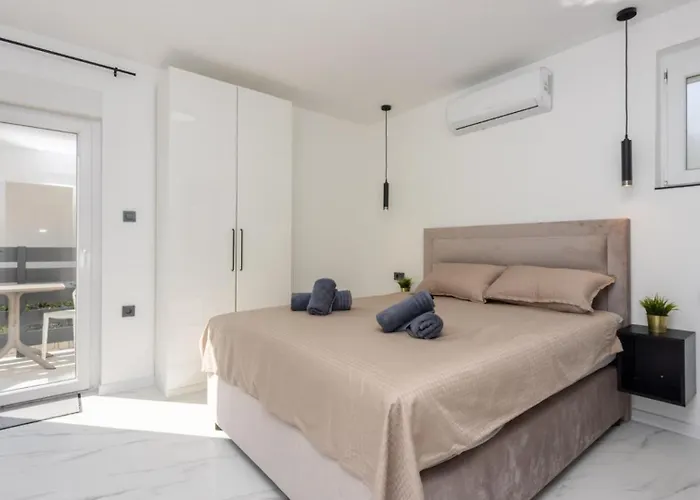 Villa Ketty Luxury House Near By Guide