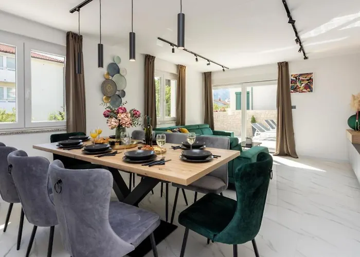 Villa Ketty Luxury House Near By Guide