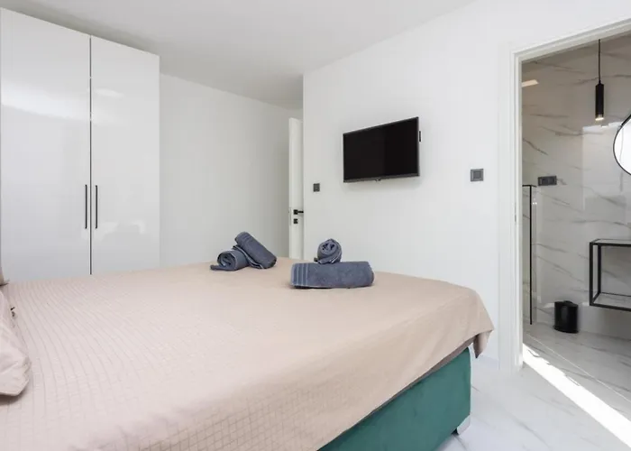 Ketty Luxury House Near By Guide