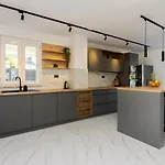 Villa Ketty Luxury House Near By Guide *