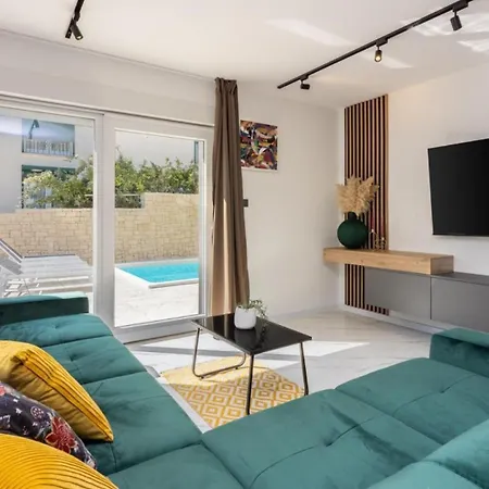 Ketty Luxury House Near By Guide Villa *