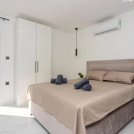 Villa Ketty Luxury House Near By Guide
