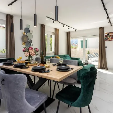 Villa Ketty Luxury House Near By Guide