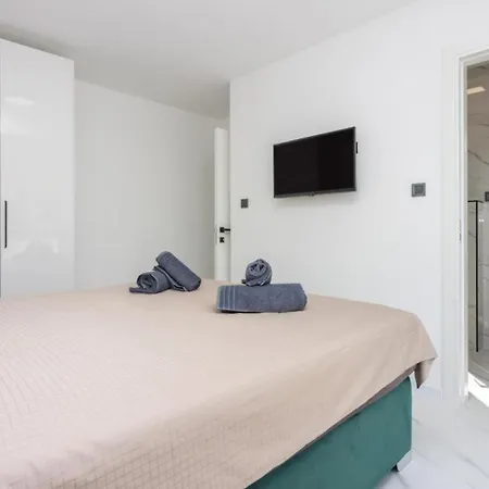 Ketty Luxury House Near By Guide