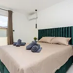 Ketty Luxury House Near By Guide Baska (Krk)