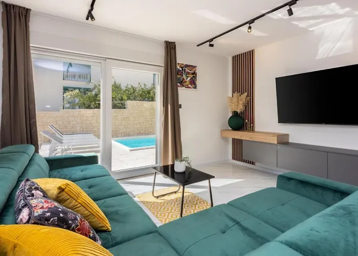 Ketty Luxury House Near By Guide Villa *