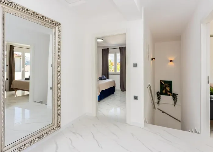 Ketty Luxury House Near By Guide